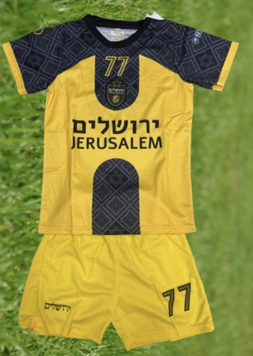 חליפת כדורגל ירושלים אצילי מספר 77- חליפת כדורגל לילדים ונוער
